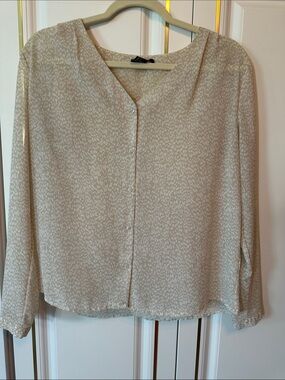 H&M Cream Beige Printed V-Neck Button Blouse